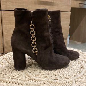 Via Spiga Chocolate Brown Gold chain Zip Bootie size 8.5. Like New